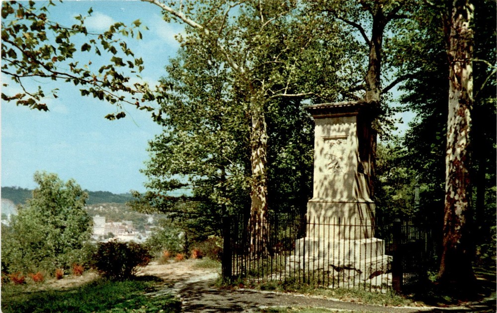 DANIEL BOONE'S GRAVE, FRANKFORT, KENTUCKY, Frank Postcard