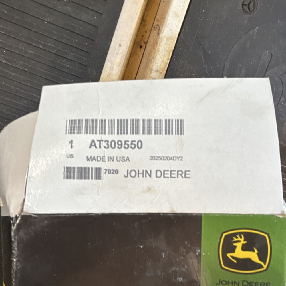 John Deere AT309550 Amber Turn Signal/Indicator Light Assembly for Tractor