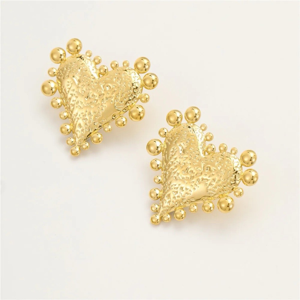 18K Gold Plated Retro Heart Stud Earrings in Stainless Steel