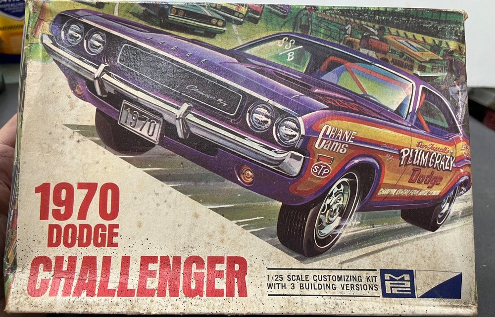MPC 1470-200 1970 Dodge Challenger Plum Crazy Annual Car Model KIT 1/25 McM