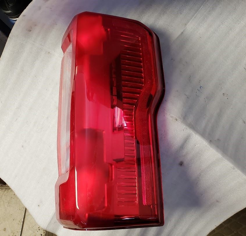 23 FORD F250SD PICKUP Incandescent Passenger Tail Light 565809