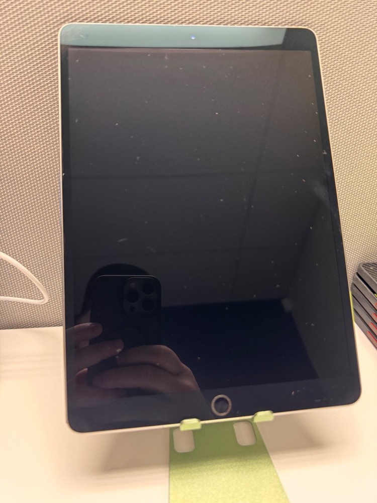 ***USED*** Apple iPad Pro 10.5-inch (2017) A1852 64 GB, Wi-Fi + 4G, Space Gray