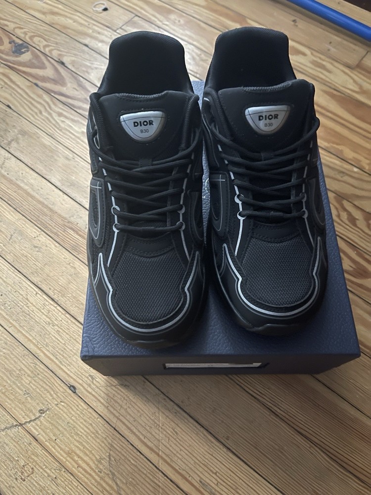 Doir B30 Size 11 Black And Slivers Authenticated ￼