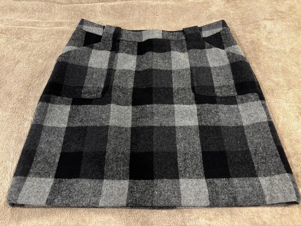 Liz Claiborne Plaid Mini Skirt Size 10 Wool Blend Black Gray Buffalo Check Lined