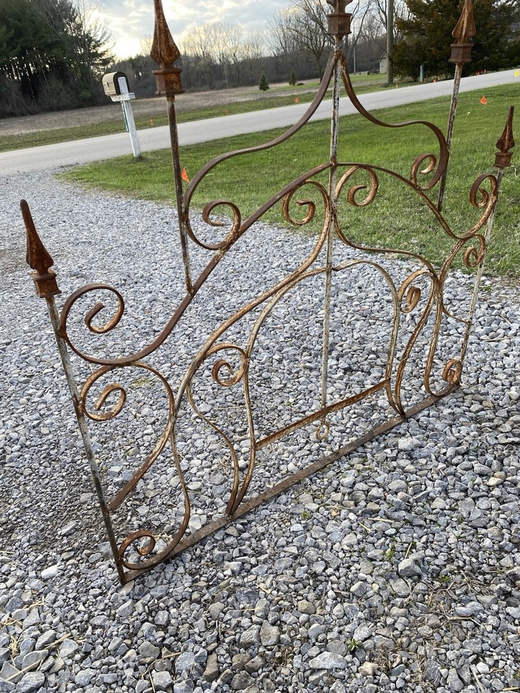 Wrought Iron  Steel Garden Border Fence Trellis/gate Decor  - with Arrow Finials