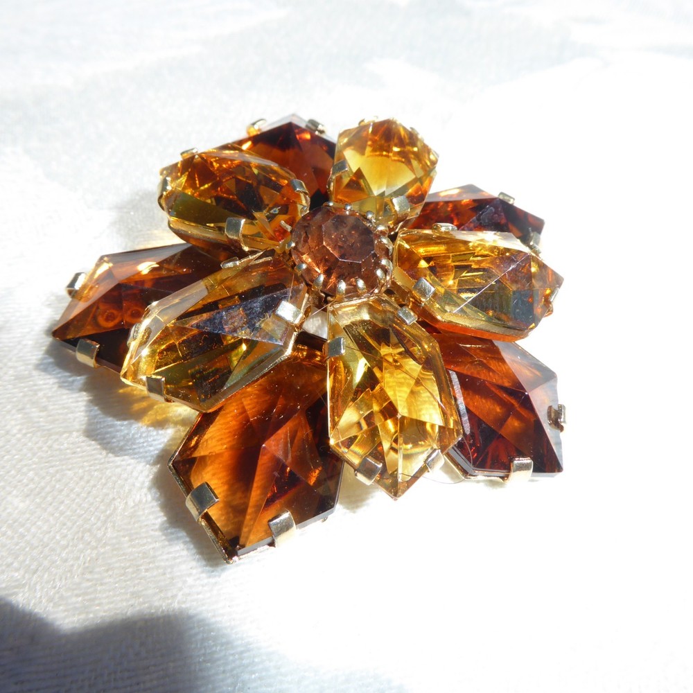 AMAZING VINTAGE 2 COLOR BROWN TOPAZ RHINESTONE BROOCH Gold Tones AUSTRIA