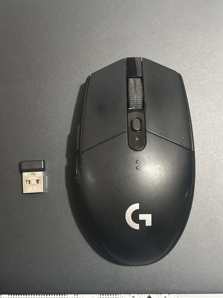 Logitech G305 Wireless Gaming Mouse with Hero Sensor 910-005280