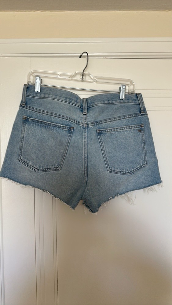 Madewell women’s  Light Wash Raw Hem High Rise jean shorts  Size 27 relaxed fit
