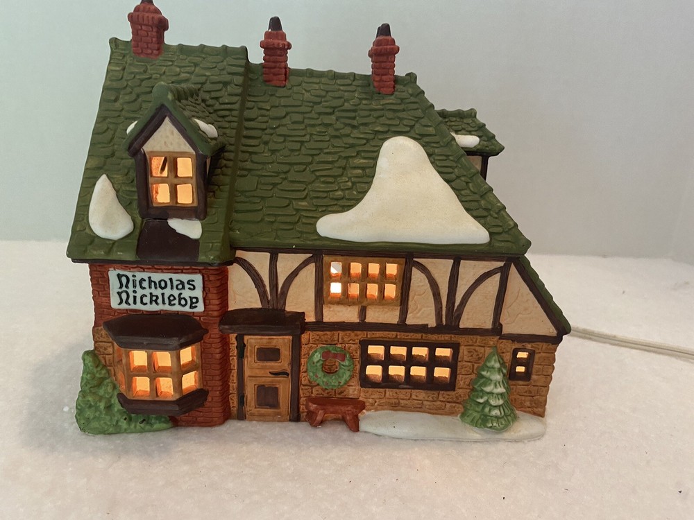 Dept 56 Nicholas Nickleby Dickens Village Cottage 5925-0 with Light and Original Box