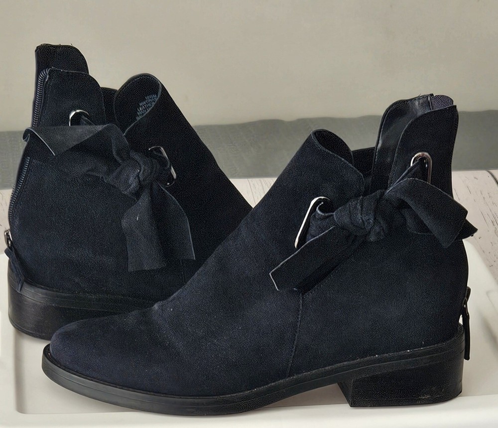 Nine West Suede Booties Boots side vent &bow ,back zip Woman's Navy Blue 10 1/2
