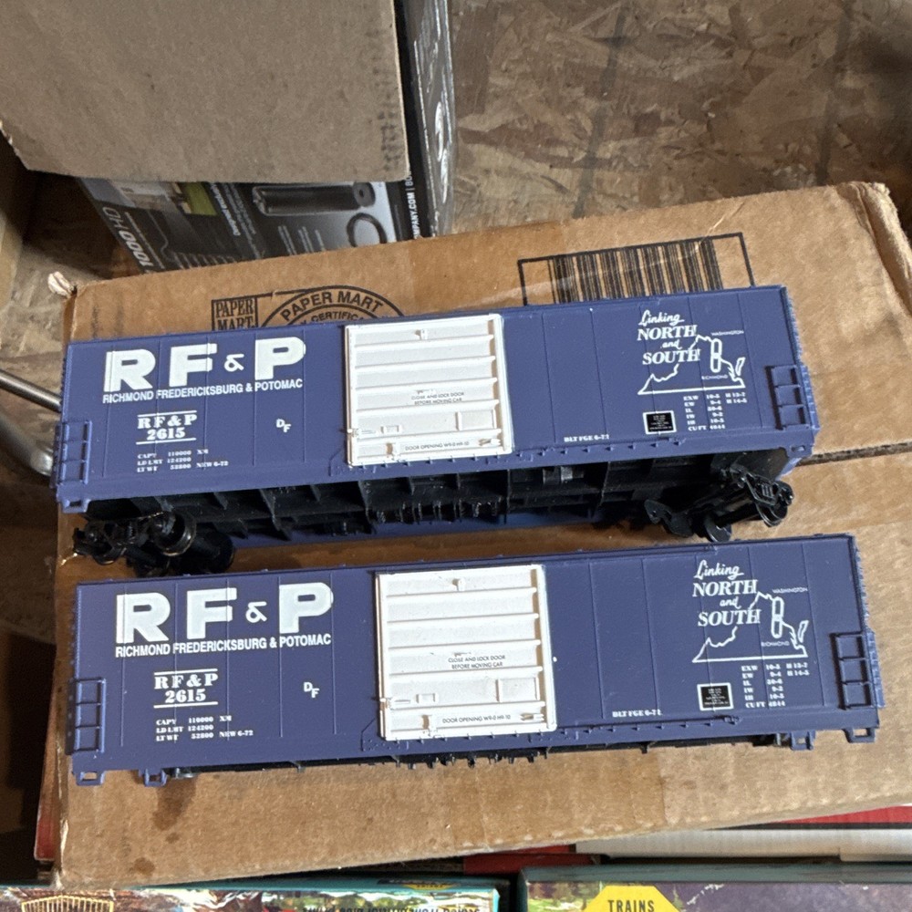 HO RF&P Richmond Fredericksburg & Potomac Box Car Blue/White Analog MPN 2615