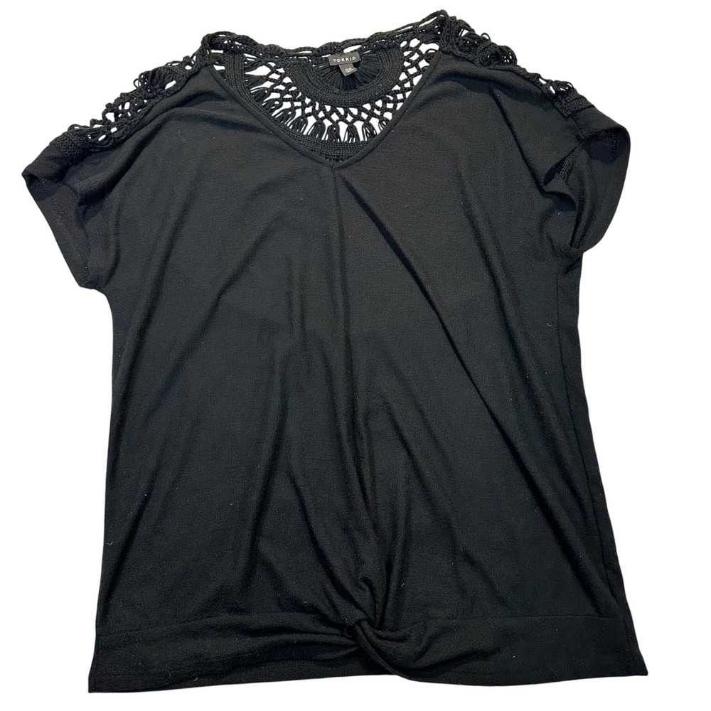 Torrid Crochet Lace Yoke Top Women 00 Black Boho Twist Front Knit T-Shirt
