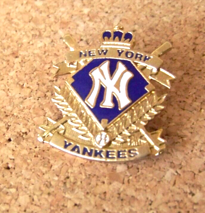 NY Yankees 1990 MLB logo crest lapel pin