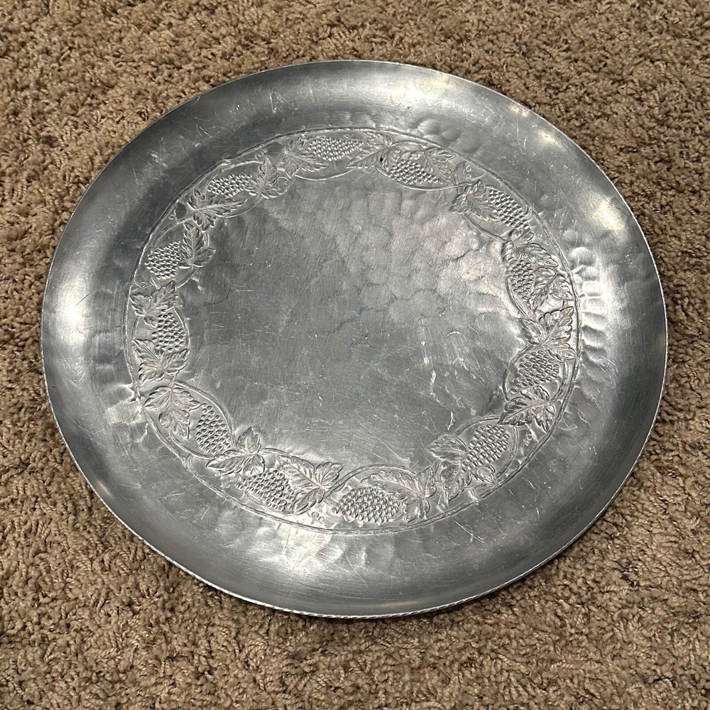 Vtg Everlast Forged Aluminum Round Tray Embossed Hammered Silver Grapes Leaves
