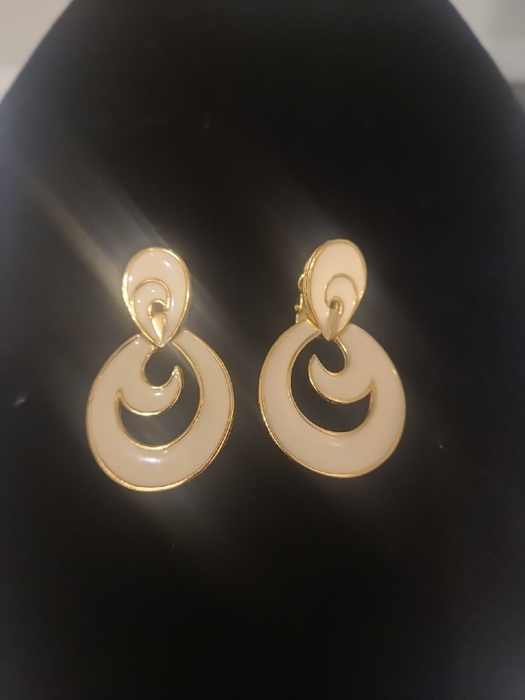 Vintage Crown Trifari Clip-on Earrings White Enamel Gold Tone Metal Signed 1970s