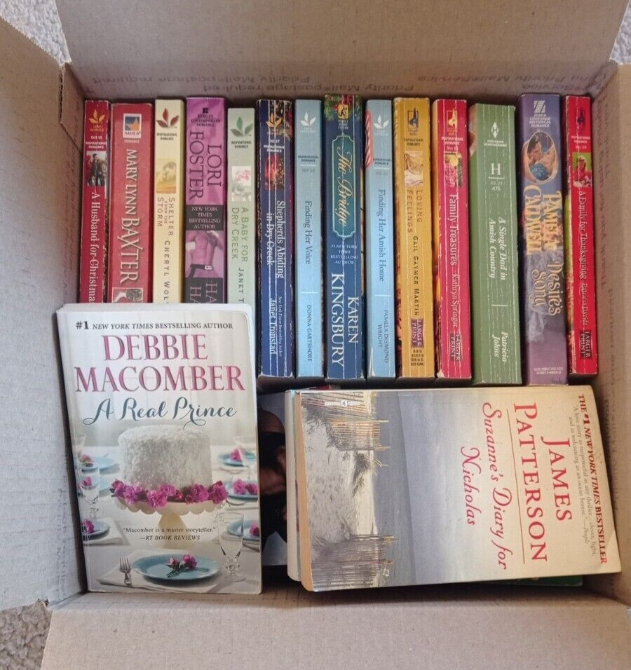 Lot of 24 Romance  woman lit bestsellers - Paperbacks random mixed authors