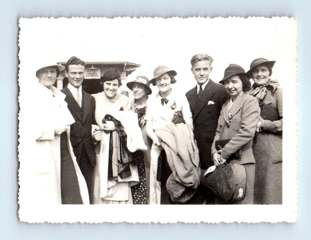 Old Vintage Photo MEN WOMEN FLAPPER ERA VIOLIN CASE ORIGINAL SNAPSHOT PICTURE