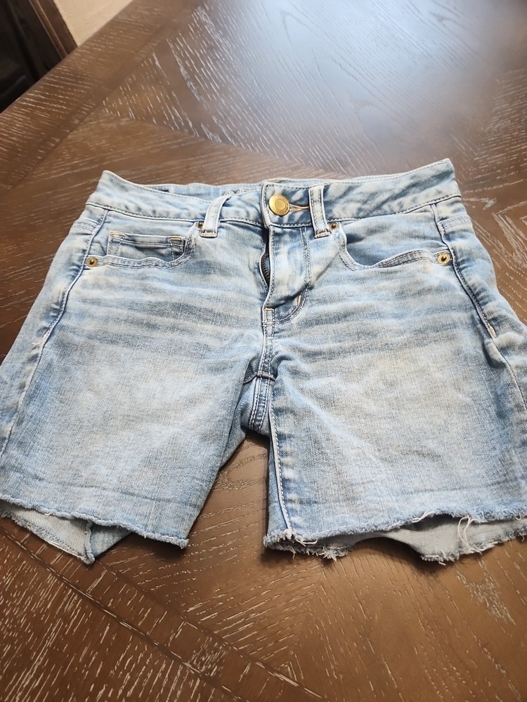 American Eagle Denim Shorts size 2 Super Stretch Distressed Short Frayed Cut Off