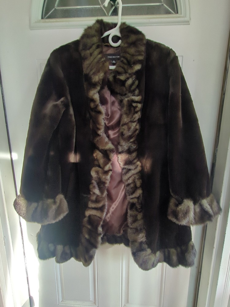 ADORABLE! Jones New York Brown Faux Fur Coat - Women's Size Medium 15101 Runs Lg