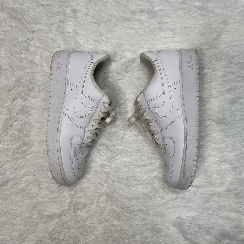 Nike Air Force 1 '07 Low Triple White Sneakers Mens Size 9.5 Shoes CW2288-111
