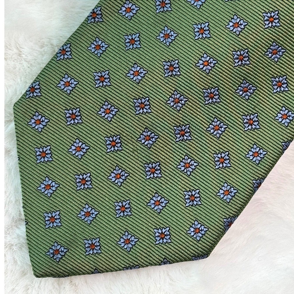Brooks Brothers 346 Mens Silk Tie Sage Green Floral Medallion Stain Resistant