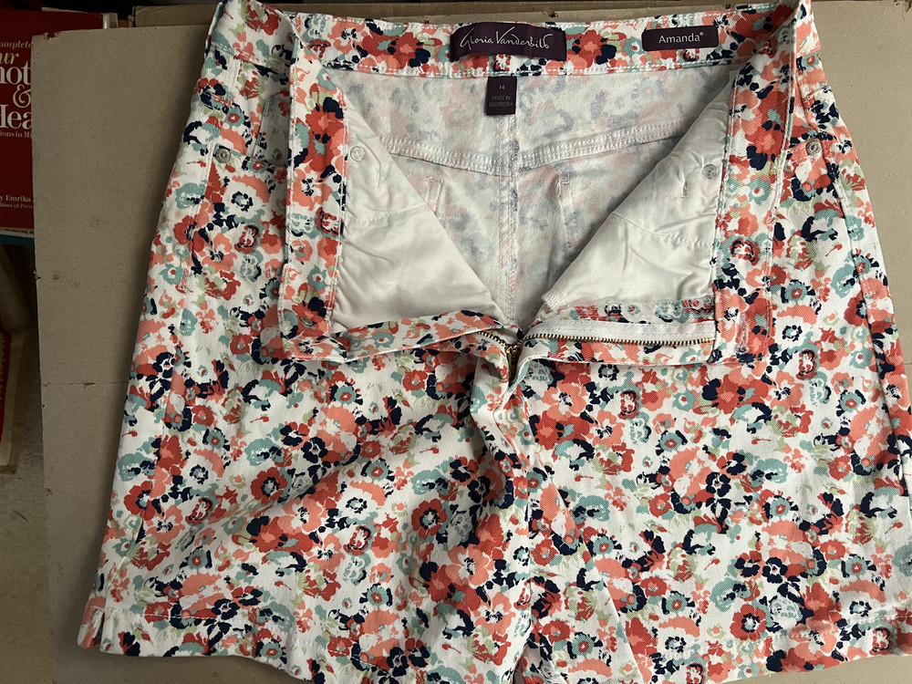 Gloria Vanderbilt Amanda Short Multicolor Size 14 Slimming Classic
