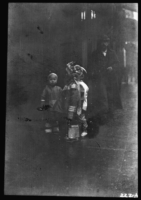 Photo:San Francisco Chinatown Children Walking 1900s Street Scene