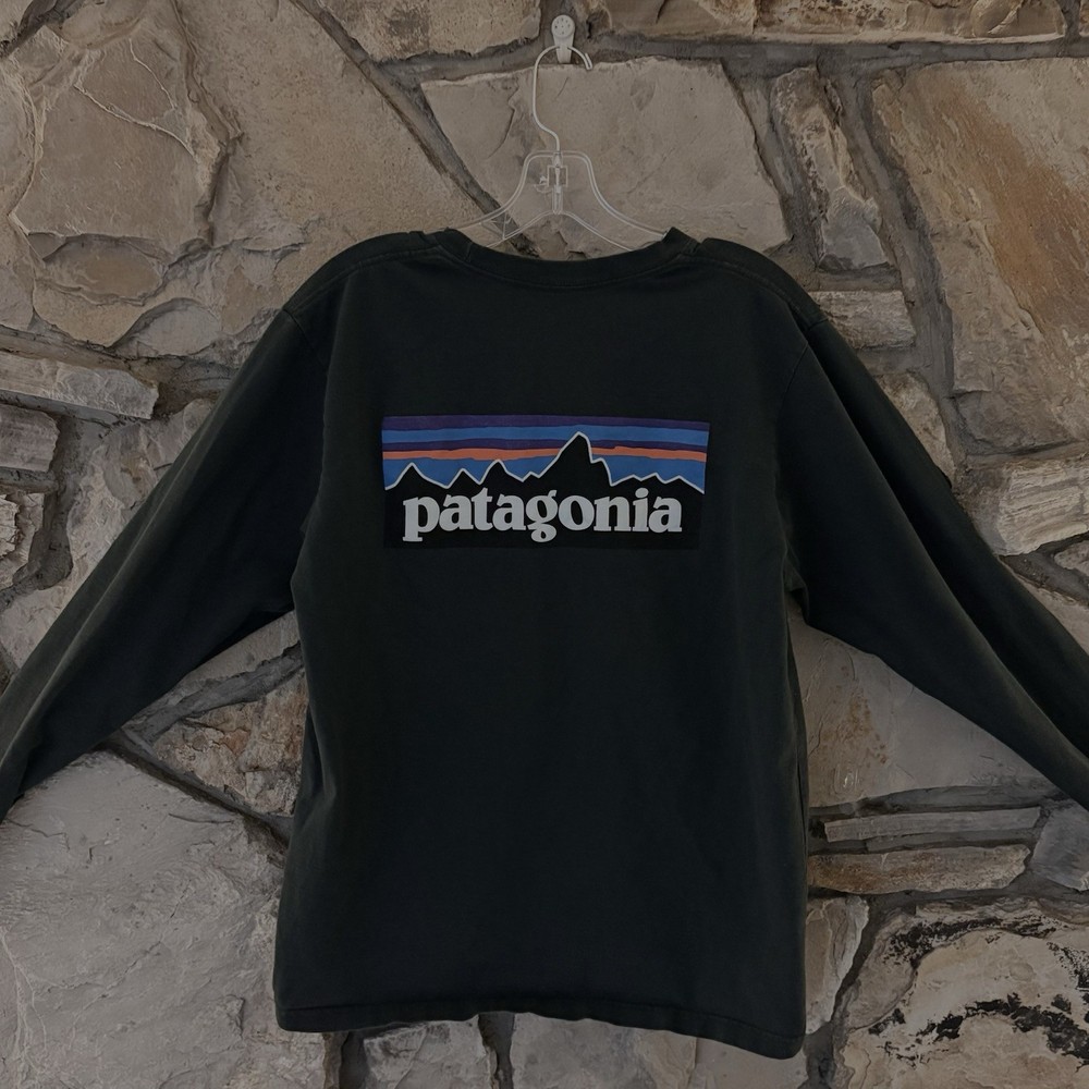 Patagonia Men's Long Sleeve Graphic Print T-Shirt Black Regular Fit M