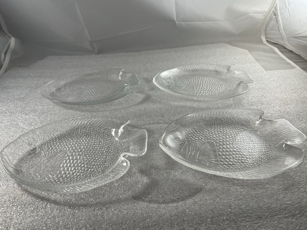 Set Of 4 Small Vintage Arcoroc France Poisson Clear Glass Fish Plates 6.5