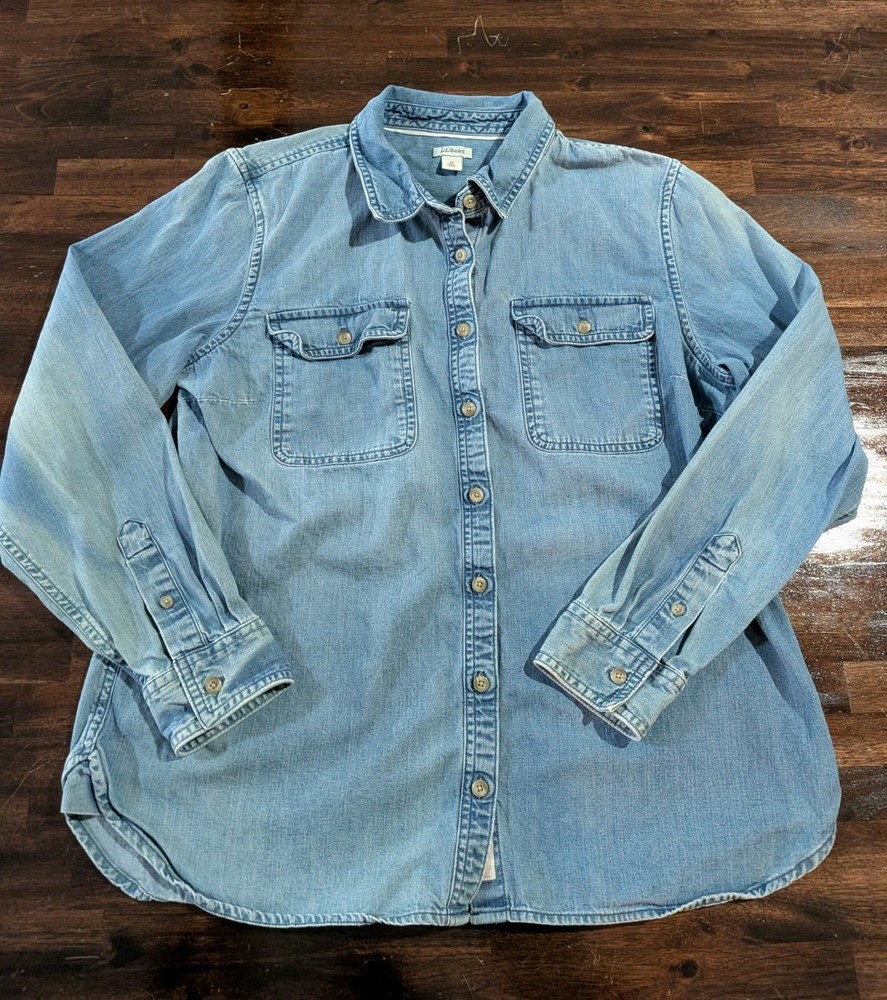 L.L. Bean Denim Shirt Womens M Blue Long Sleeve Classic Fit Collared Button Down