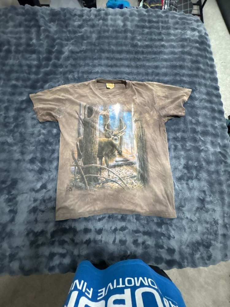 The Mountain Deer Graphic T-Shirt Size Large