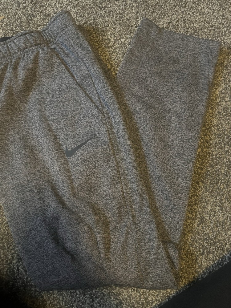 Pantalones deportivos Nike Dri For grises para hombre - talla mediana usados
