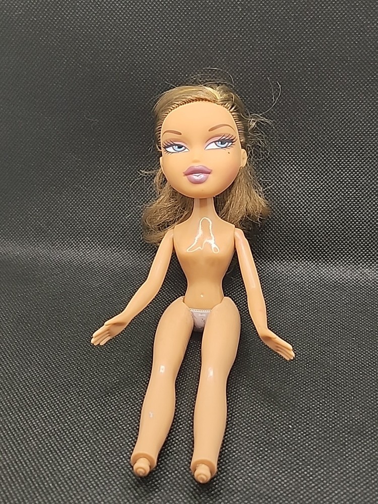 Vintage Y2K Bratz DOLL Yasmin 2001 brunette HIGHLIGHT Sblue / Purple eyes