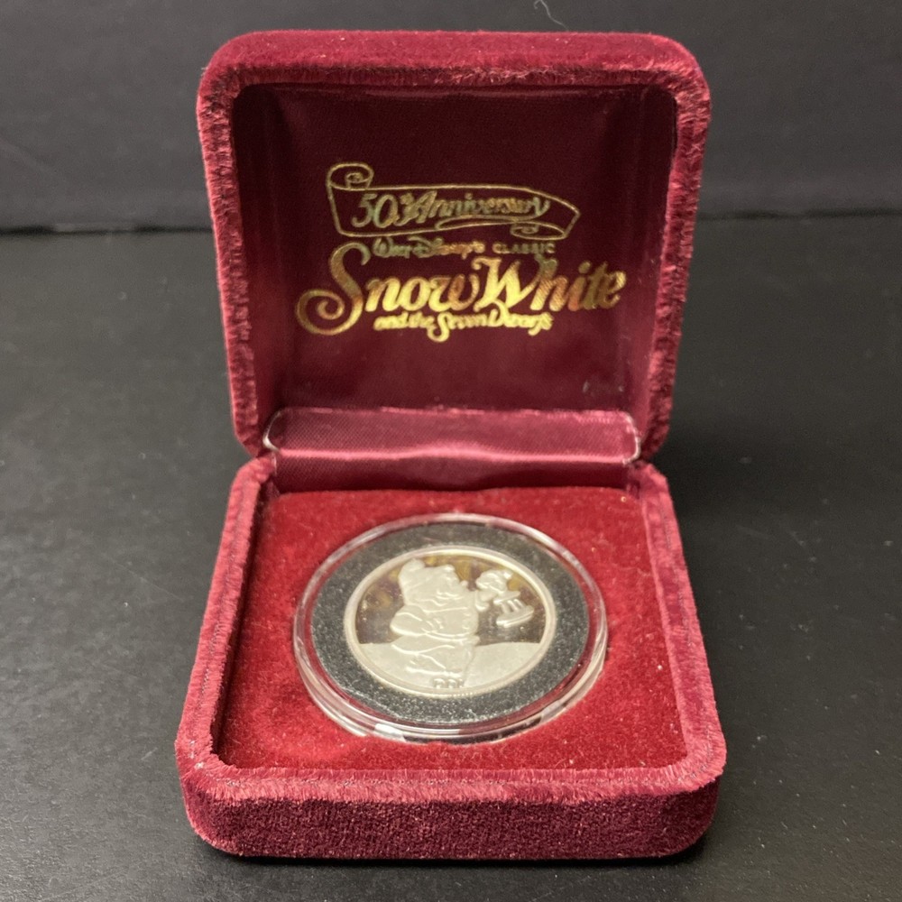 1987 Rarities Mint 1/2 oz Silver Disney Snow White Doc w/ Box