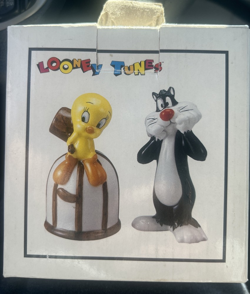 VTG 1993 Looney Tunes Tweety Bird & Sylvester Salt and Pepper Shakers NIB