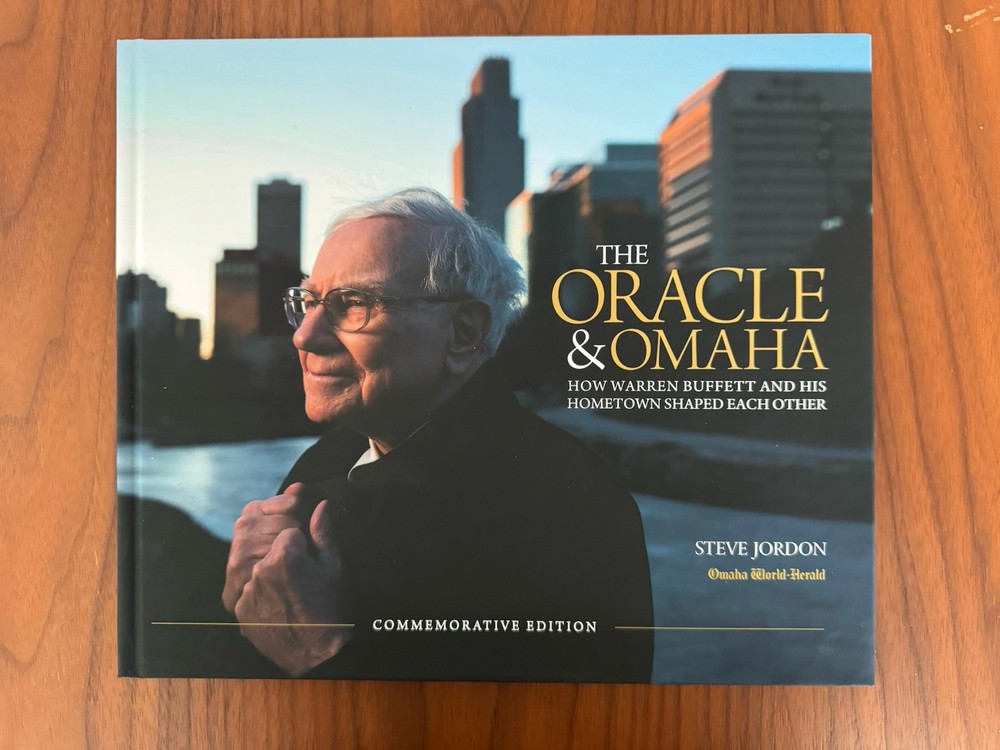 The Oracle & Omaha Signed Commemorative Edition by Steve Jordon WARREN BUFFETT