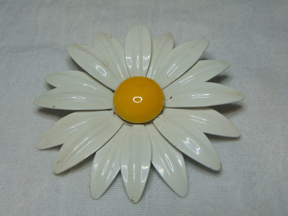 vintage white yellow center Daisy metal brooch