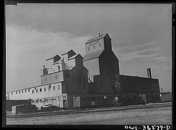 Photo:Co-op Grain Elevator 1900s Industrial Silo Railroad Freight Depot