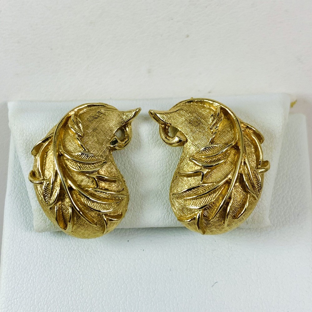 Vintage SARAH COVENTRY Signed Textured Gold Tone Leaf Clip on Earrings