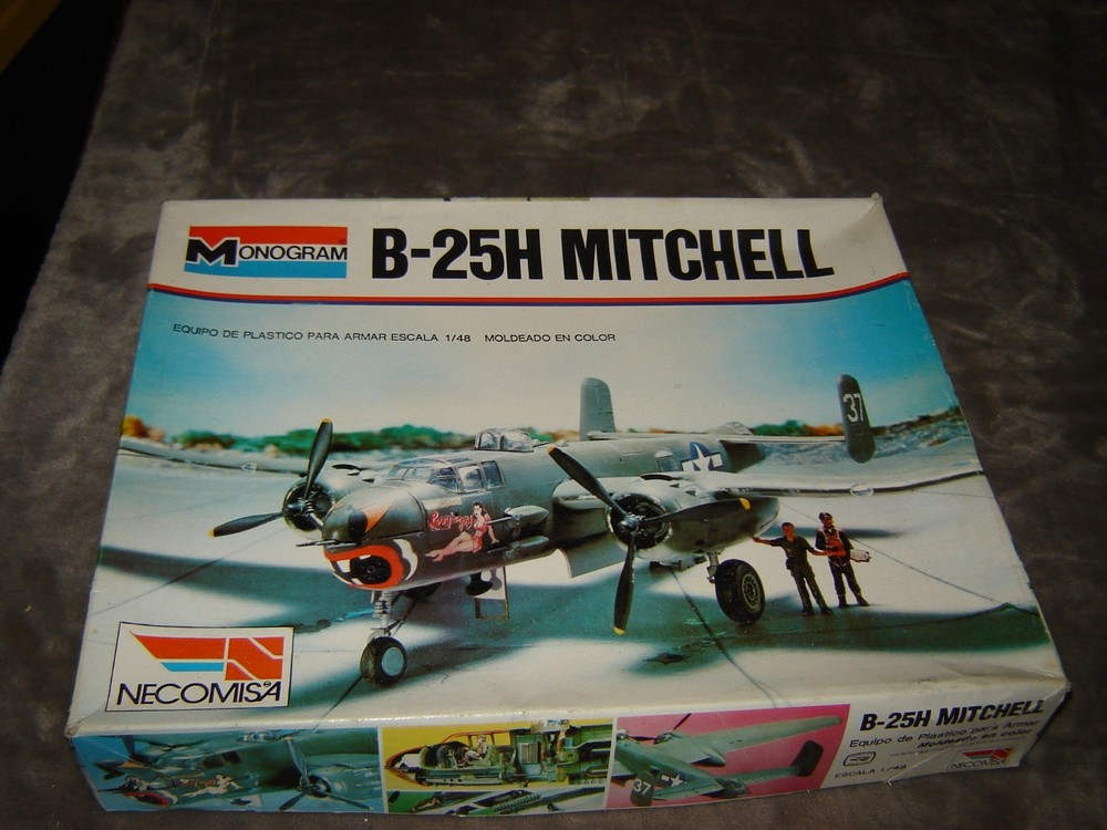Monogram 5500 Model Kit B-25 MITCHELL Box open 1/48 Mint in Box 1977 Original