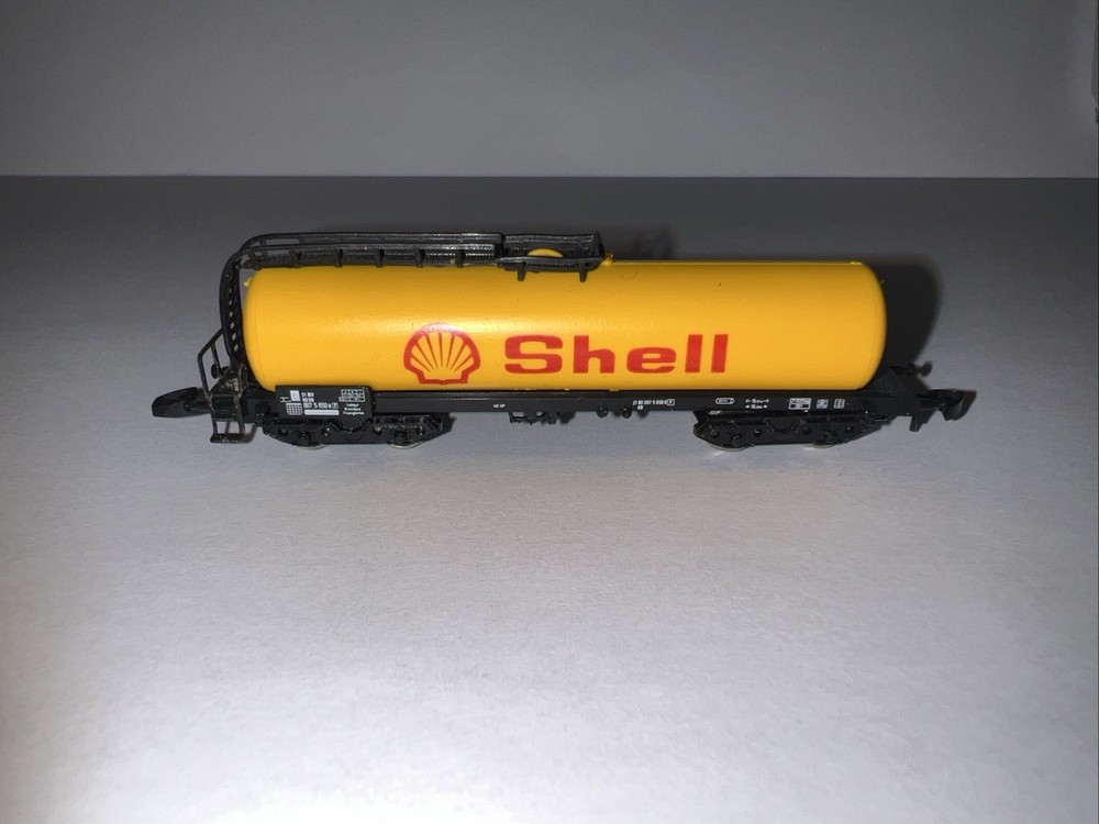 Marklin Mini-Club Z-Scale 8625 Shell Oil Tank Car LNIB, international shipping