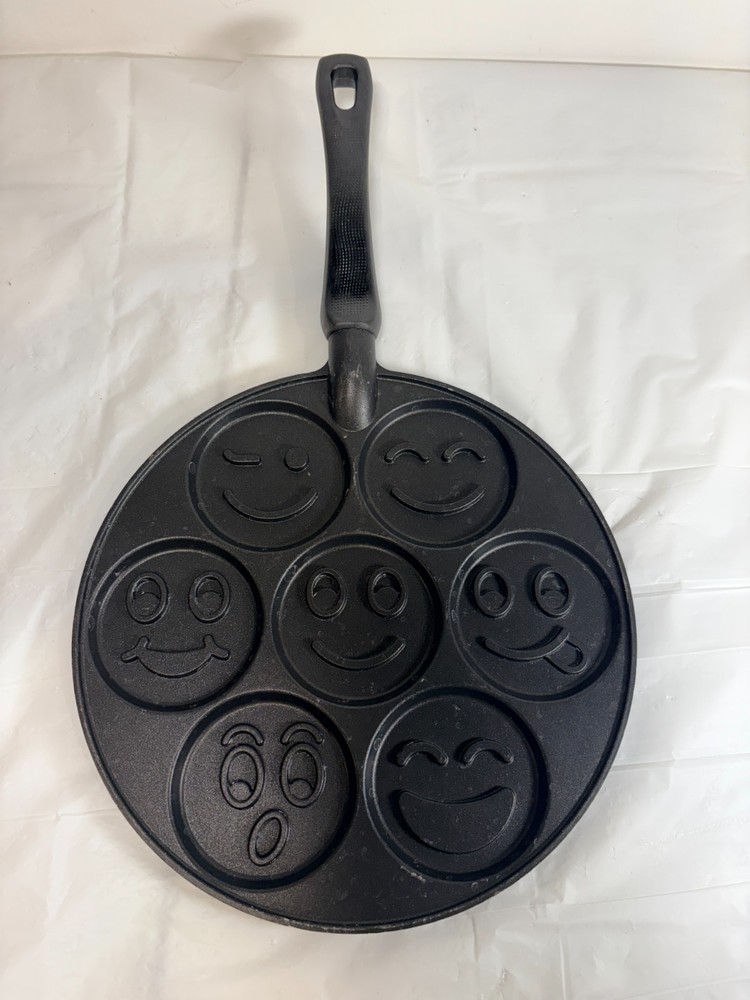 NORDIC WARE Smiley Face Pancake Pan Heavy Cast Aluminum Nonstick 7 Faces