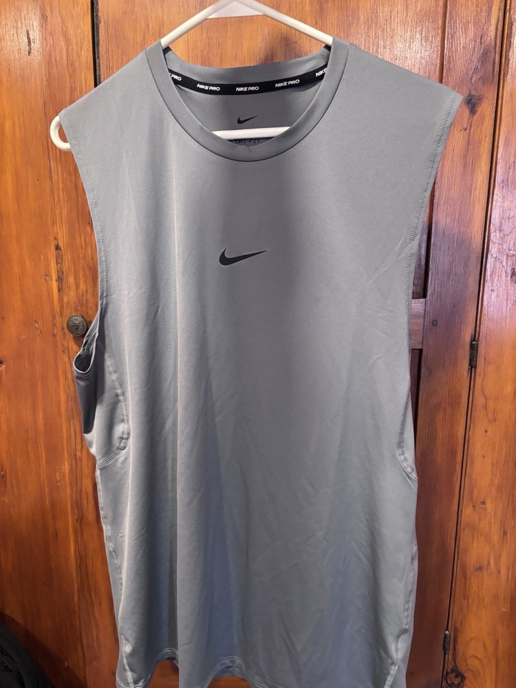 Nike Pro Dri-FIT Men's Slim Fit Moisture Wicking Gray Sleeveless Tank Top L
