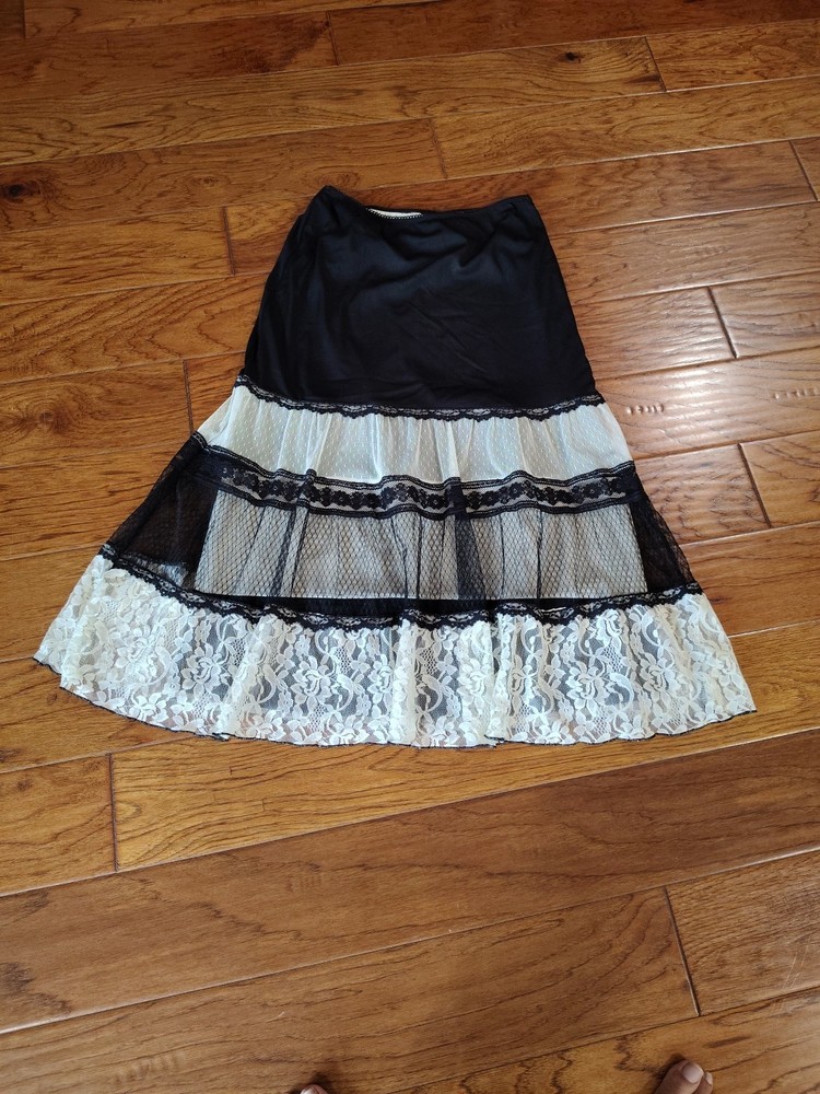 Heart Soul Sz M Black/Cream Tiered LaceRuffle Lined Skirt Witchy Rockabilly Vamp