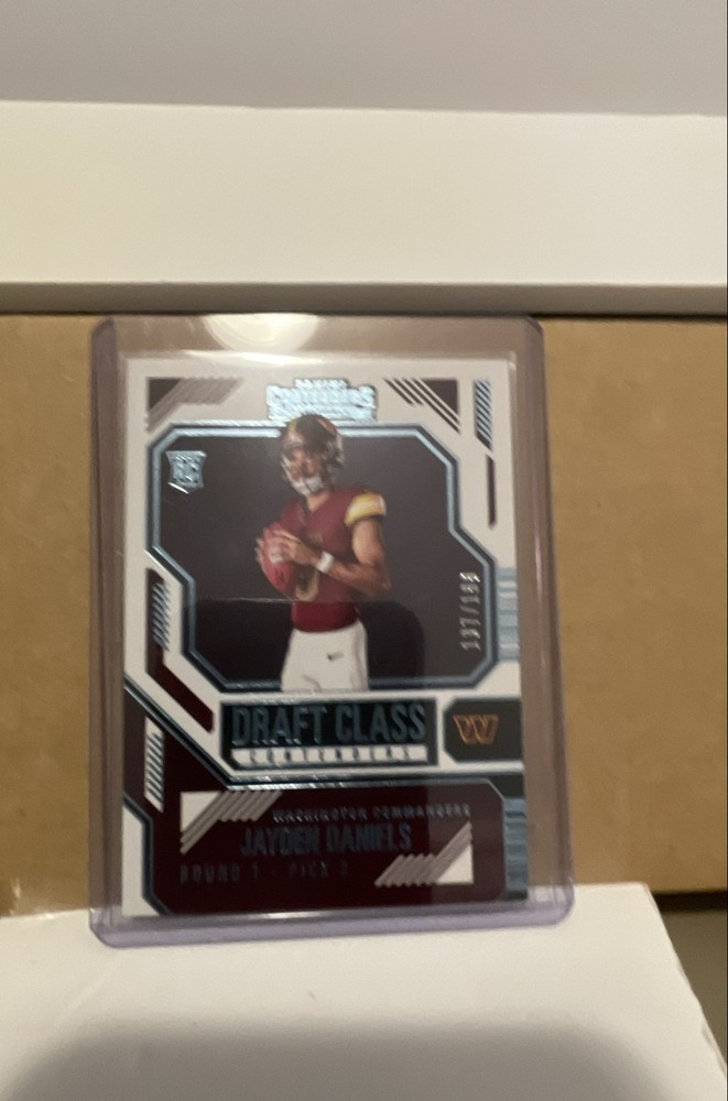 2024 Panini Contenders - Draft Class Contenders Jayden Daniels #2 Blue /199 (RC)