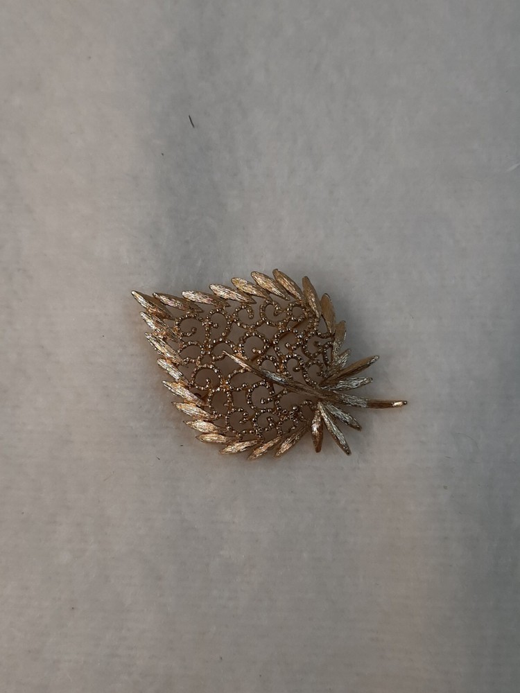 Monet Vintage Gold Tone Textured Filigree Strawberry Brooch Lapel Pin Signed