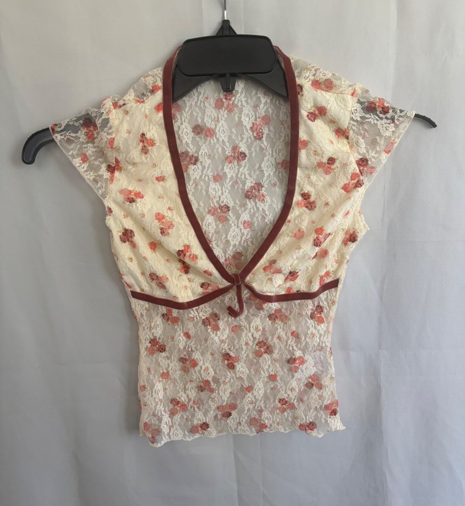 kimchi Blue Lace Floral V-Nevk Top
