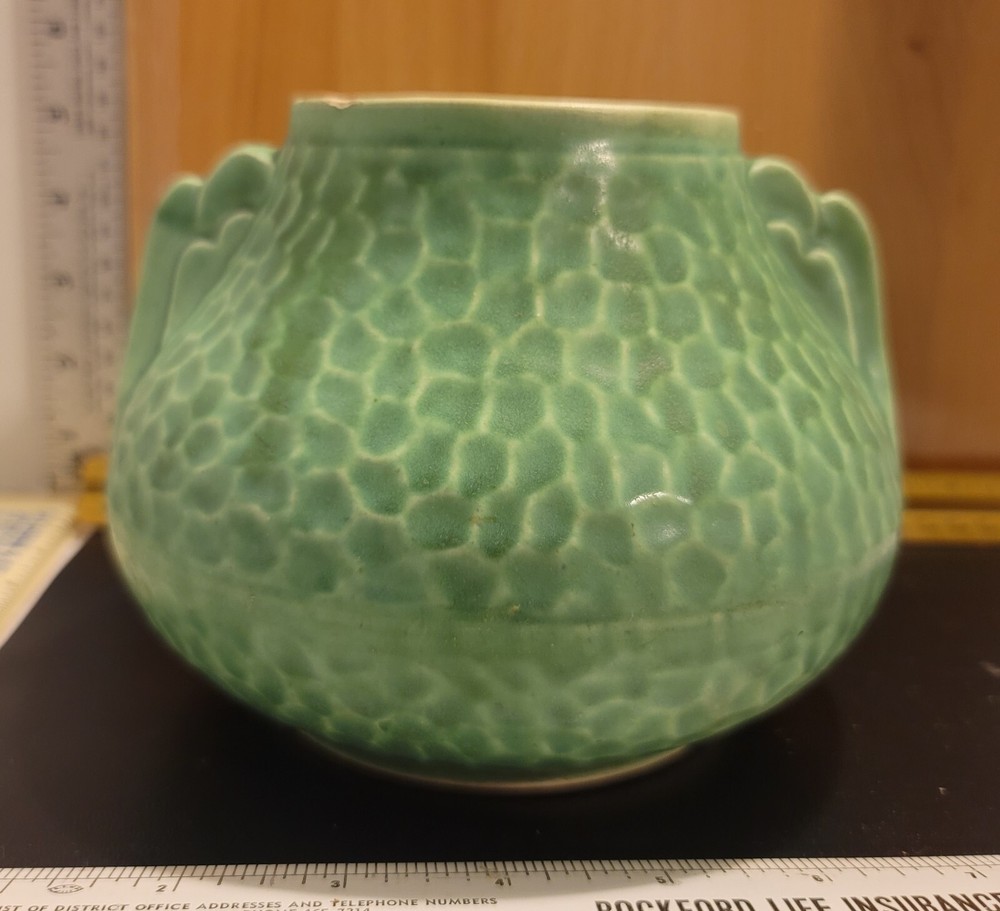 VINTAGE MATTE GREEN ART DECO POTTERY VASE WITH TAB HANDLES