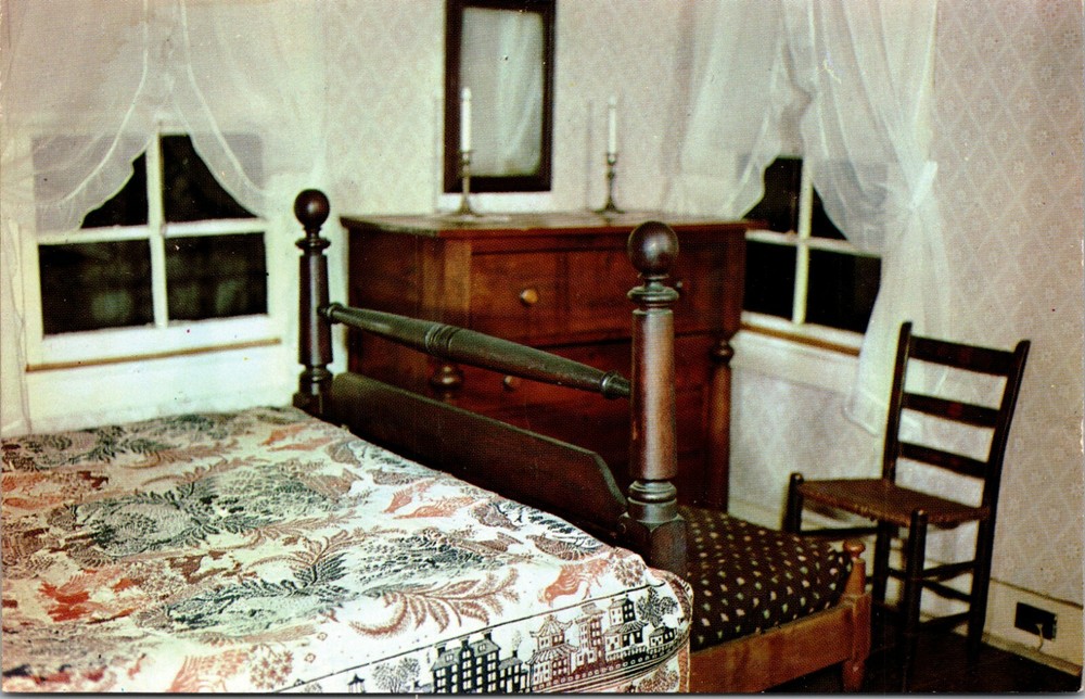 Tom Sawyer's Room in Mark Twain Boyhood Home Hannibal Missouri Vintage Postcard
