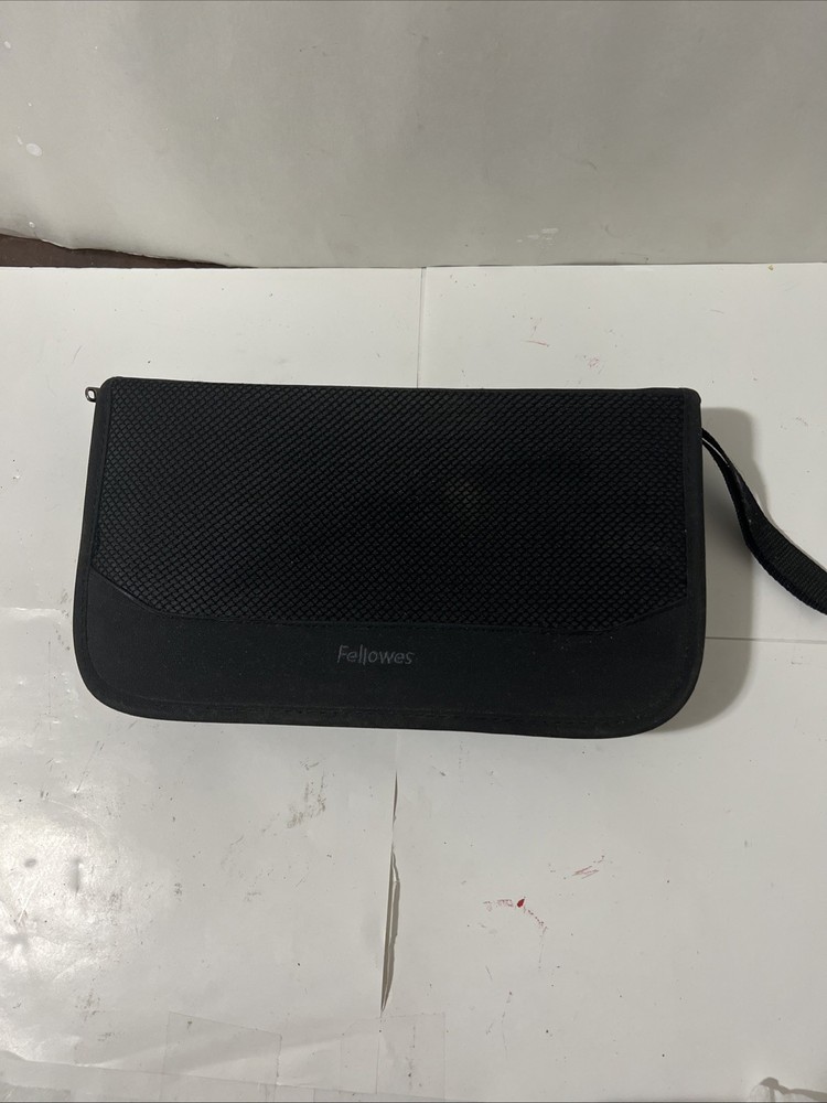 Fellowes CD/DVD case Black - Holds 64 - Zips shut. Very Good Shape. Ships Free